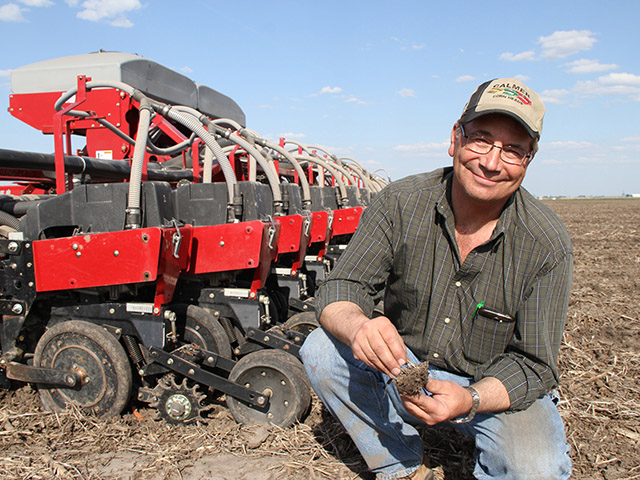 A 15-inch row used to be considered narrow. Marion Calmer, of Alpha, Ill., still uses that row spacing. However, he&#039;s eyeing a further reduction in coming years. (DTN/The Progressive Farmer photo by Pamela Smith)